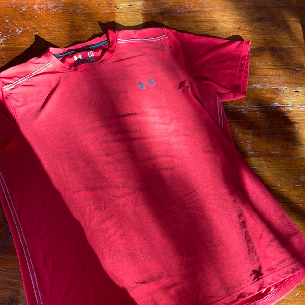 🏃‍♂️ Under Armour COLDBLACK Red LG Tee